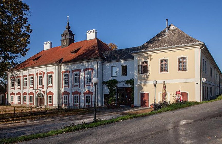 Mlázovy (zámek), Kolinec, Czechia, Czech Republic (Czechia)